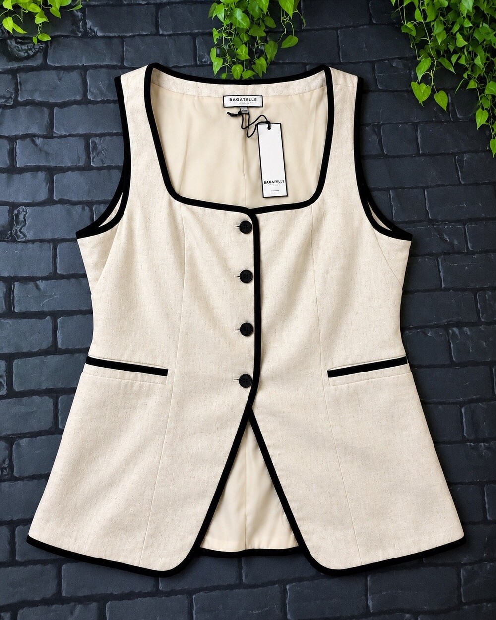 Bagatelle Collection Cream & Black Contrast Trim Long Vest – Size L – NWT